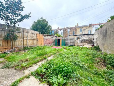 2 bedroom flat to rent - Photo 5