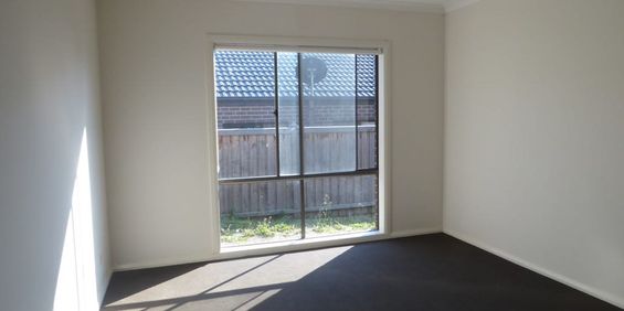 8 Morfesse Street, South Morang. - Photo 3