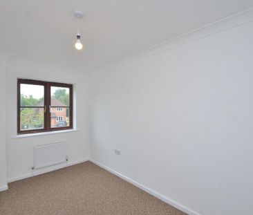 3 bedroom link detached house to rent - Photo 4