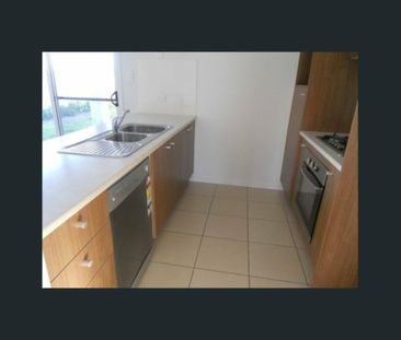 4 BEDROOM FAMILY HOME - Photo 4