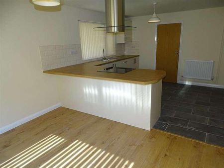 Parkside, Beck Row, IP28 - Photo 2