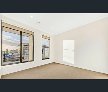 Spacious Family Home in Donnybrook VIC - Photo 6