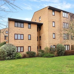 The Rowans, WokingProperty for lettings - Seymours - Photo 2