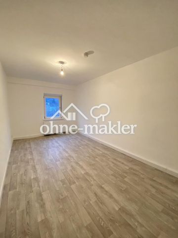 Lichtdurchflutet & Zentral: renovierte 3-Zimmer-Wohnung mit Garten - Photo 2