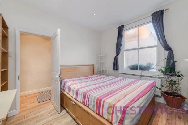 3 bedroom house in London - Photo 1