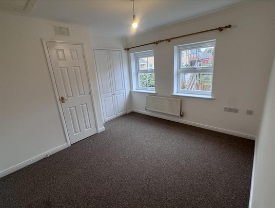 2 bedroom end of terrace house to rent - Photo 1