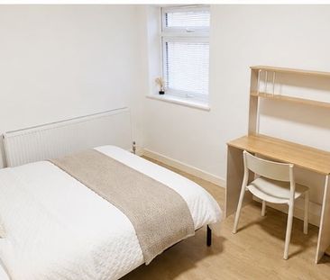 2 Bed Semi-Detached House, Overdale Road, W5 - Photo 3