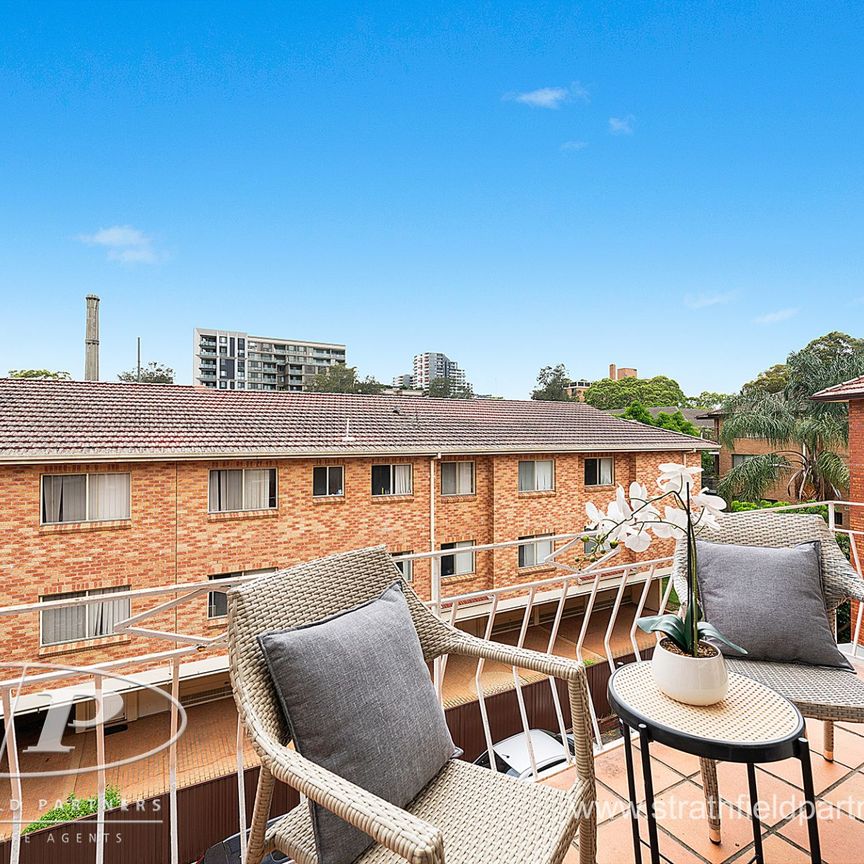 Top-Floor, Double Brick, 2-Bedroom Unit in Strathfield - Photo 1