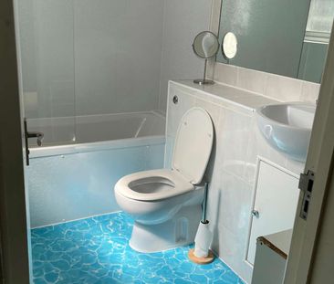 Windsor Heights – Student Property Room 2 - Photo 4