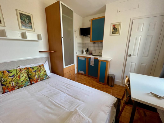 Studio to rent - Photo 1