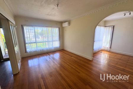 Spacious Family Home in a Prime Location - Photo 5