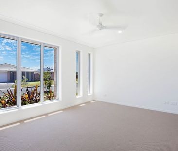 STYLISH AND MODERN HOME IN BURPENGARY EAST - Photo 3