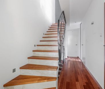 Przytulny, nowoczesny dom z przestronnym salonem - Фото 3