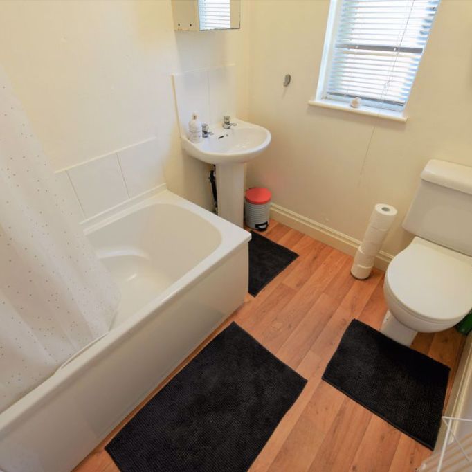 3 bedroom House in Firth Avenue, Leeds - Photo 1