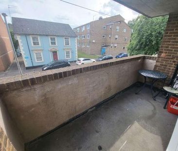 Large Bed Flat With Balcony In Windsor Court, Luton, LU1 - Photo 2