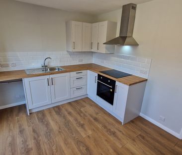 2 bed terraced house to rent in Gill Crescent, Taunton - Photo 6