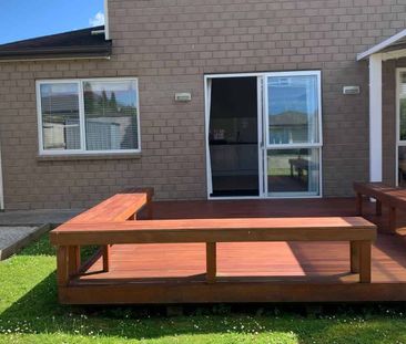 ALL UTILITIES INCLUDED - One Bedroom Unit with Off-Street Parking - Photo 4