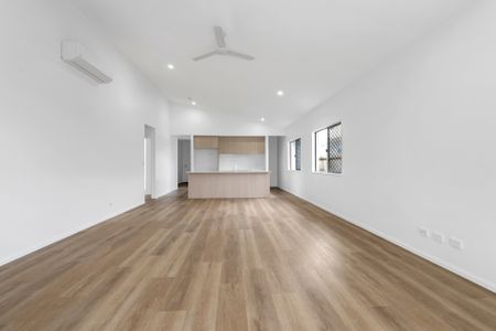 HIGH SPEC, EXECUTIVE ENTERTAINER IN SOUGHT AFTER SMITHFIELD POCKET! - Photo 4