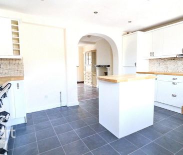 3 bedroom coach house to rent - Photo 1