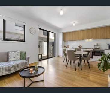 Modern Townhouse with Private Courtyard - Photo 1