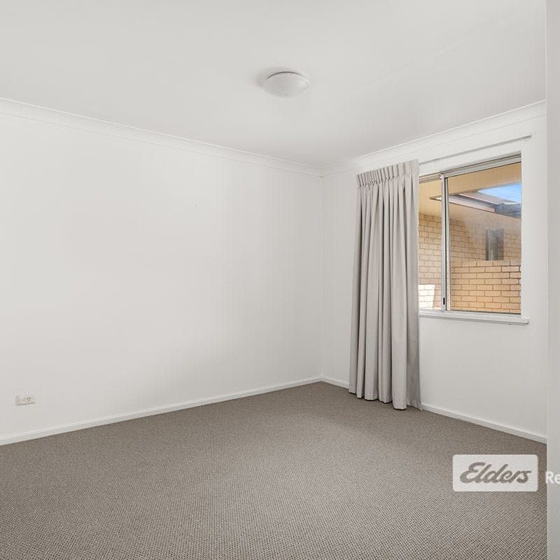 LOW MAINTENANCE 2X1 - Photo 1