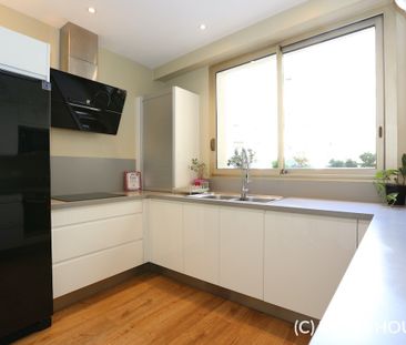 Appartement • Saint James-Général Koenig - Photo 4