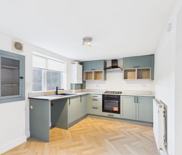 2 bedroom mews to rent - Photo 4