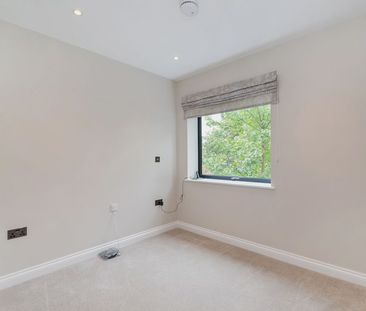 Flambard Way, Godalming, Surrey, GU7 - Photo 2