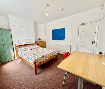 6 Bed Terraced House, Osmaston Street, NG7 - Photo 4