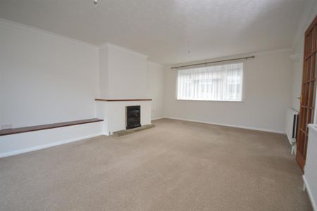 4 bedroom detached house to rent - Photo 3