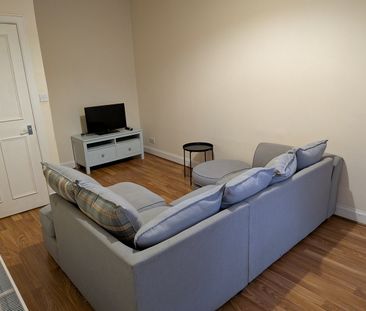2 Bed Flat, Pitt Street, EH6 - Photo 1
