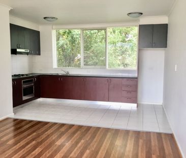 SPACIOUS AND BRIGHT APPARTMENT - Photo 4