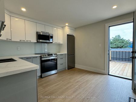 Townhouse For Lease | C8131172 - Photo 4