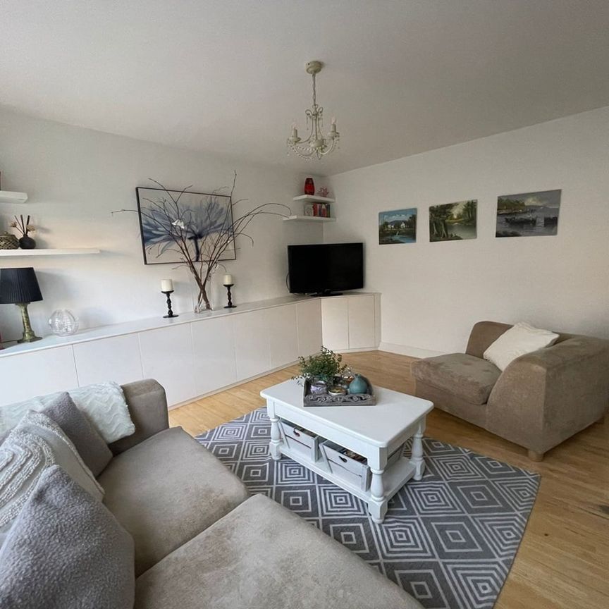 3 Bed Semi-Detached House, Rowditch Lane, SW11 - Photo 1