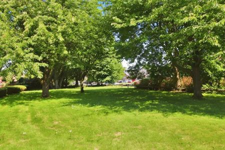 2 bedroom end of terrace house to rent - Photo 2