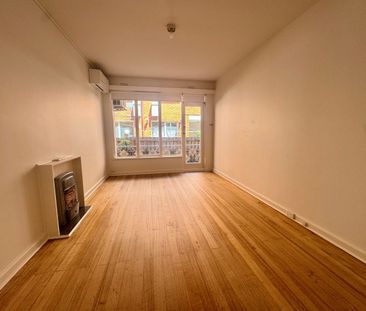 Large one bedroom unit - Photo 1