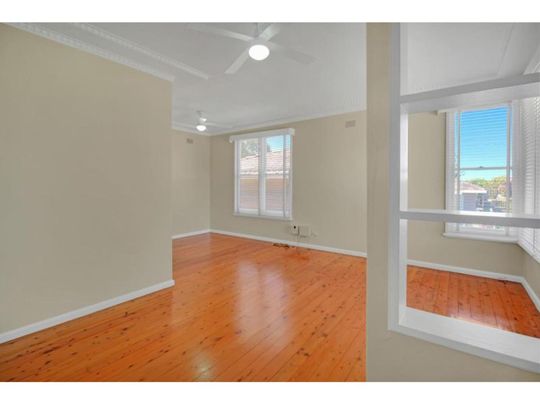 9 London Drive, West Wollongong, NSW 2500 - Photo 1