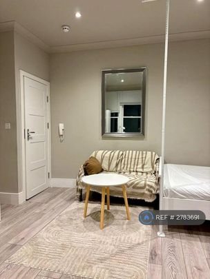 Studio to rent - Photo 1