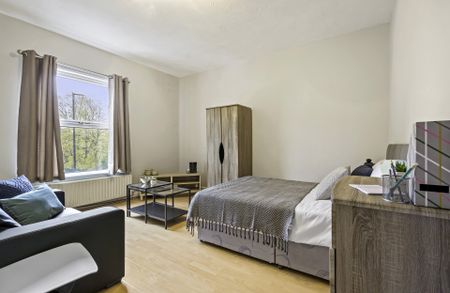 2 MOOR VIEW Leeds - LS6 1AQ - Photo 2
