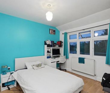 Rose Walk, Surbiton - 3 bedrooms Property for lettings - Seymours - Photo 4