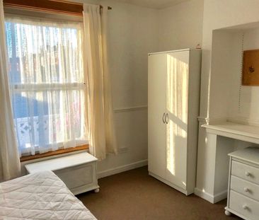 4 Bed Semi-Detached House, Middle Street, SO14 - Photo 5