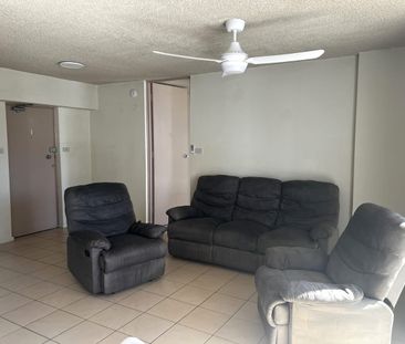 FURNISHED unit in the heart of Surfers Paradise! - Photo 1