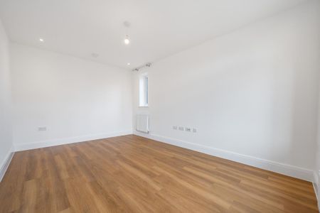 3 bedroom semi-detached house to rent - Photo 5