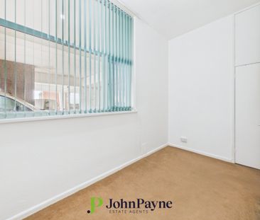 Kenilworth Court, Styvechale, Coventry, CV3 6JA - Photo 2