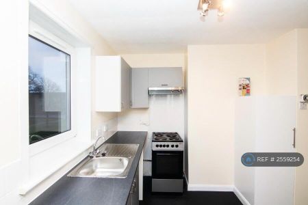 2 Bed Flat, Springhill Road, AB16 - Photo 2