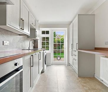 3 bedroom semi-detached house to rent - Photo 5