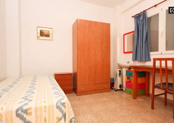 Single Bed in Rooms to rent in 15-bedroom - next to UGR Fuentenueva Campus