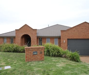 8 Gregory Place, Orange NSW 2800 - House For Rent | Domain - Photo 5
