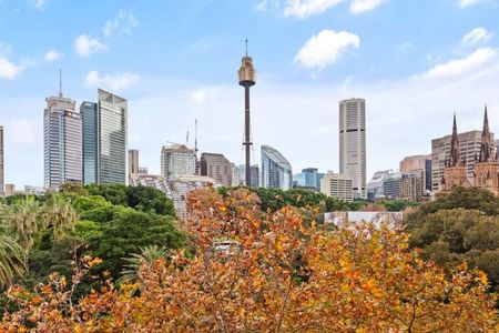 Stylish Parkside Apartment with Iconic City Views & Resort-Style Facilities - Photo 3