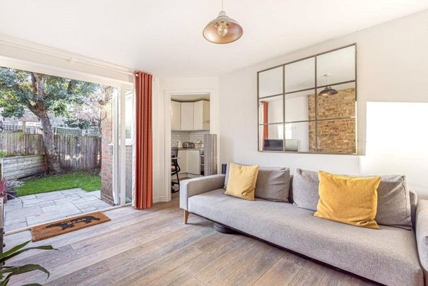 Wolsey Grove, Esher, Surrey, KT10 maisonette to rent - Photo 1